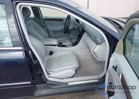 2004 Mercedes-Benz C 240 z USA, uszkodzony, nr VIN WDBRF61J34A602650